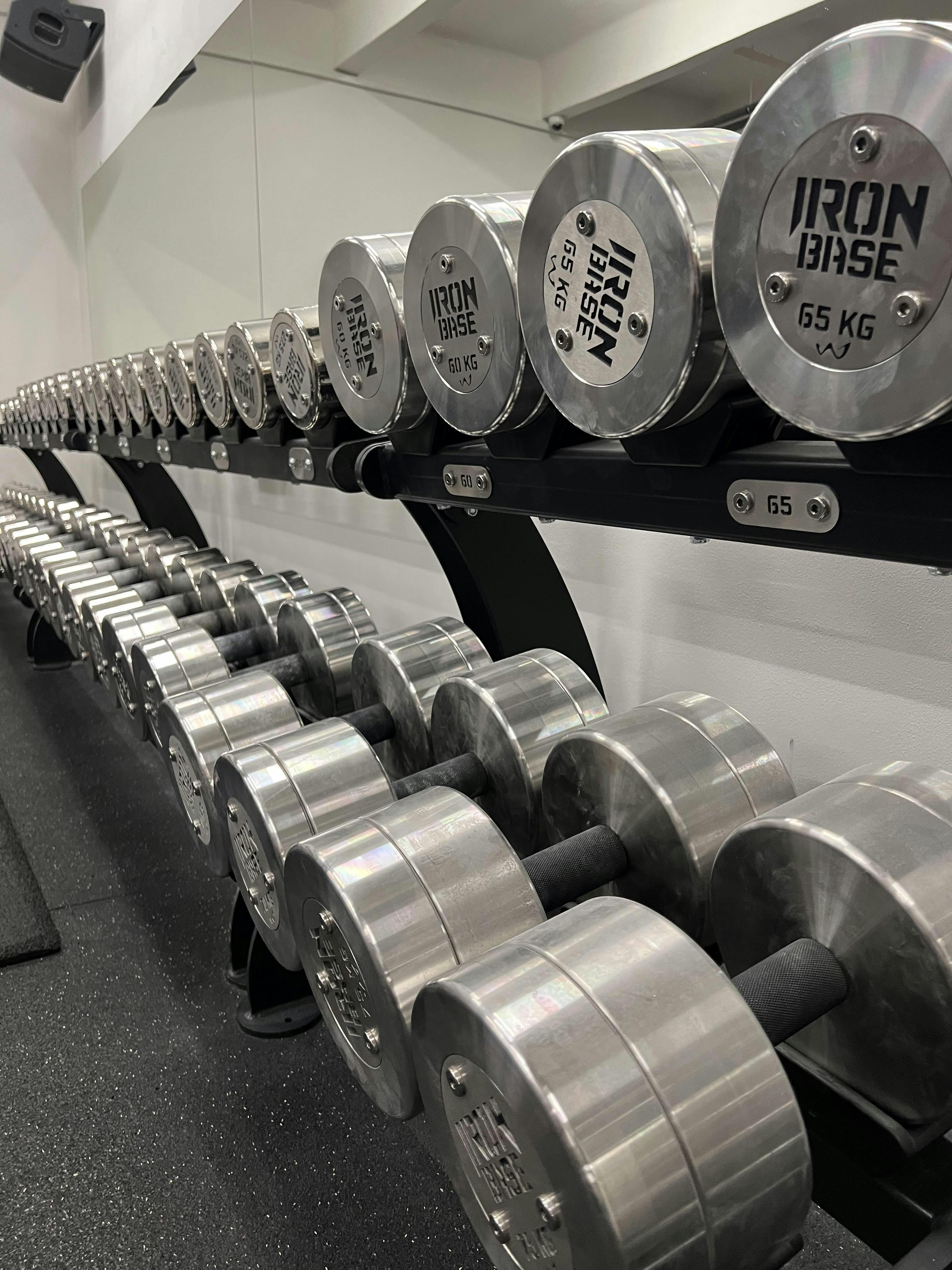 Take a look at what it looks like here. At Iron Base, you'll find the best strength equipment used by top athletes from around the world.